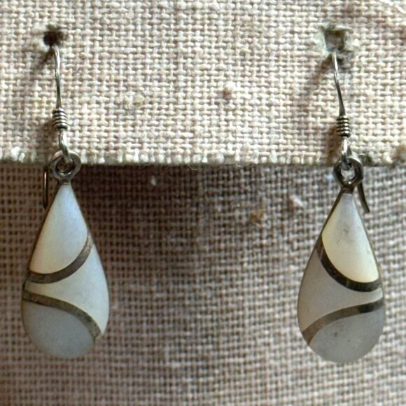 Vintage Sterling Silver 925 Teardrop Dangle Earrings Mother Of Pearl Inlay - Picture 2 of 7